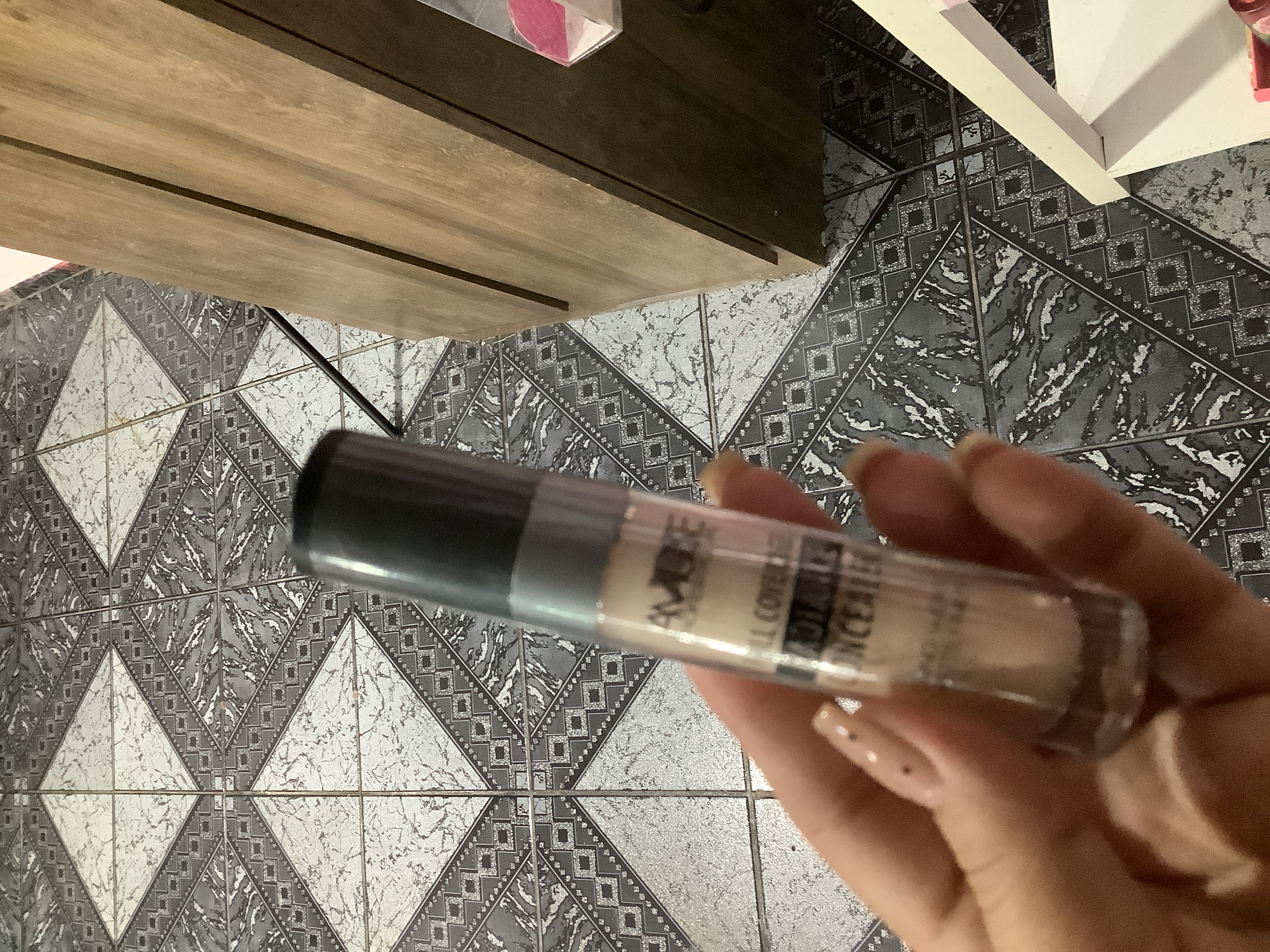 Corrector amuse radiant 